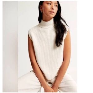 Abercrombie Sleeveless Turtleneck Sweater (NWT)